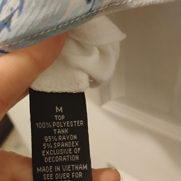 2/$15 Tops AGB Floral Blue and White Women's Top - Picture 3 of 4